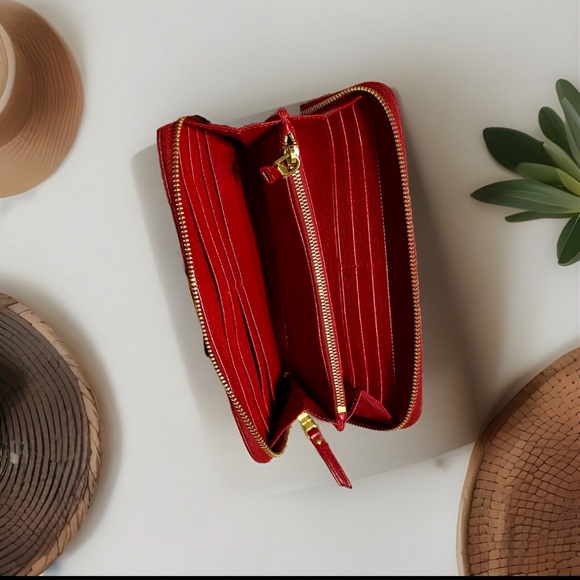 EUC MIU MIU long zippy wallet - Picture 8 of 9